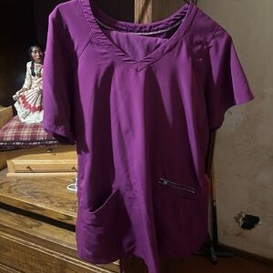 Women's V-Neck Scrub Top in Burgundy